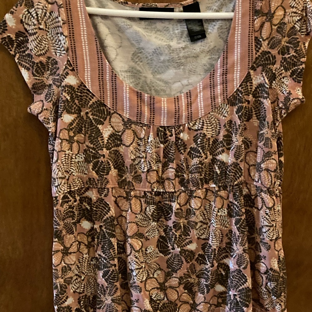 Express tunic top. Goes great with white or brown capris